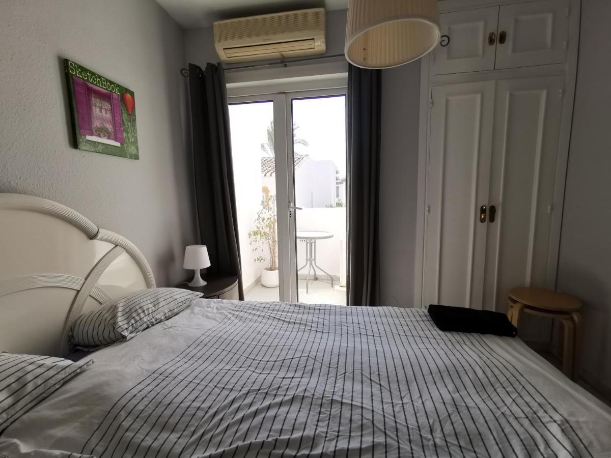 1½ Min. Walk From The Beach 미하스 외부 사진